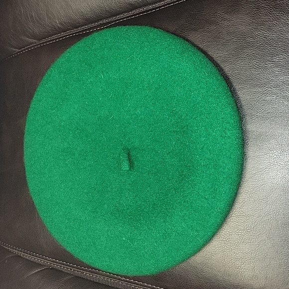 💯% Wool Beret - Picture 3 of 8